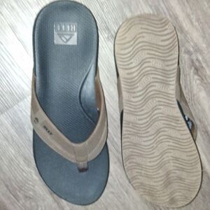 Reef Tan and Black Sandals Nwot  Size 12
